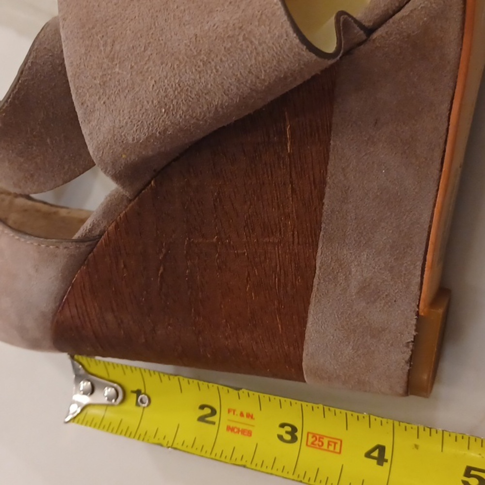 Vince Camuto Milena Tan & Brown Wedge Faux Suede Criss Cross Wedge Sandals Sz 10 - Picture 15 of 15